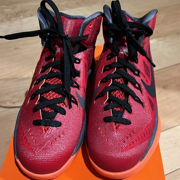 NIB Nike Hyperdunk Boys Size 4.5 - Picture 3 of 10